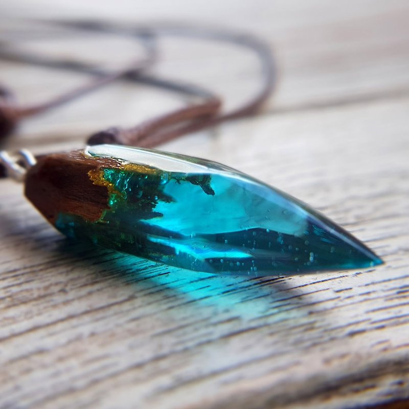 necklace resin wood | Wolf fang : Moana - Necklaces - Wood Blue