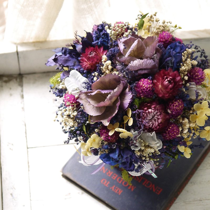 Dream Girl. Mysterious Purple Series. Birthday Dry Flower Gift - ช่อดอกไม้แห้ง - พืช/ดอกไม้ สีน้ำเงิน