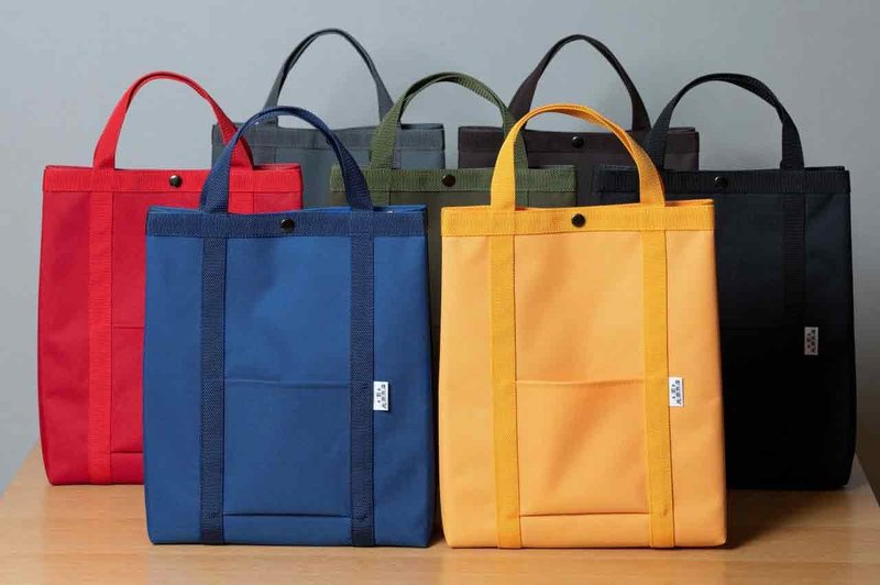 Super sturdy A4 side bag, goodbye paper bags, foldable - กระเป๋าถือ - วัสดุกันนำ้ สีดำ