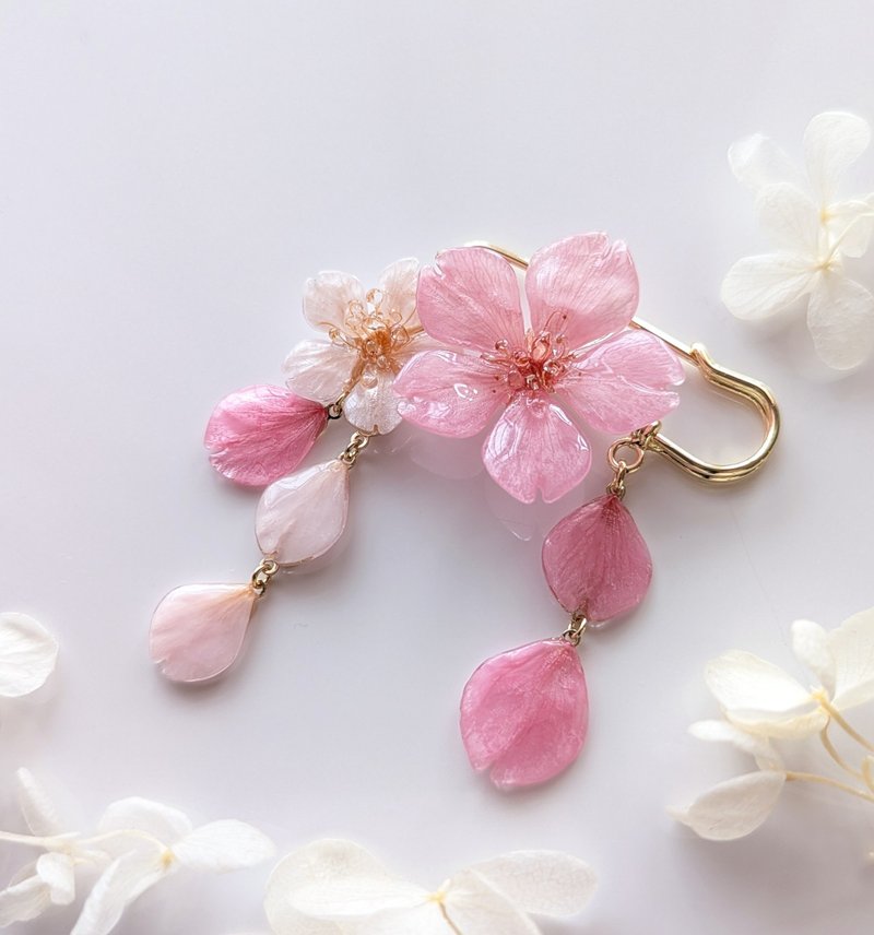 【受注制作】Everpink. 本物のお花　厳選花で仕上げた桜の揺れる3連ブローチ ピンブローチ カブトピン　バイカラー　花びら - 胸針 - 植物．花 粉紅色