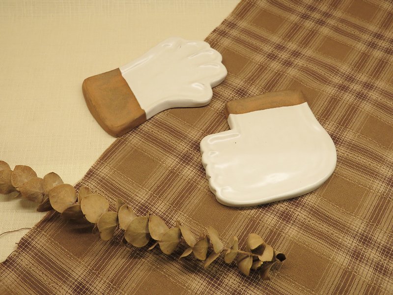 Small hands and feet - Storage - Pottery Khaki