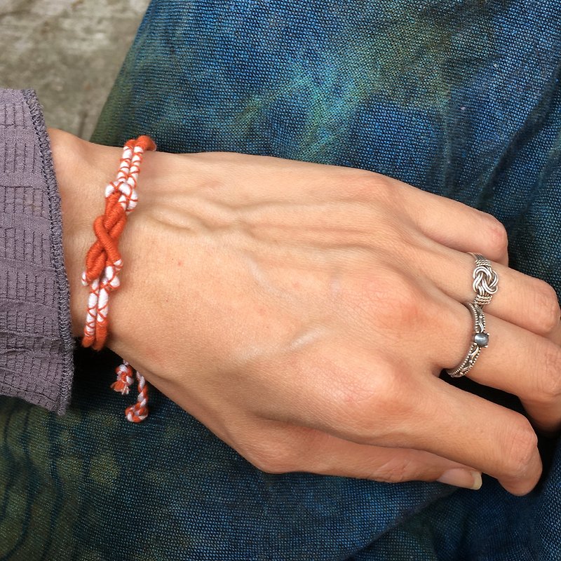 【Lost and find】Tibetan prayer intertwined red and white bracelets - สร้อยข้อมือ - เครื่องเพชรพลอย สีแดง