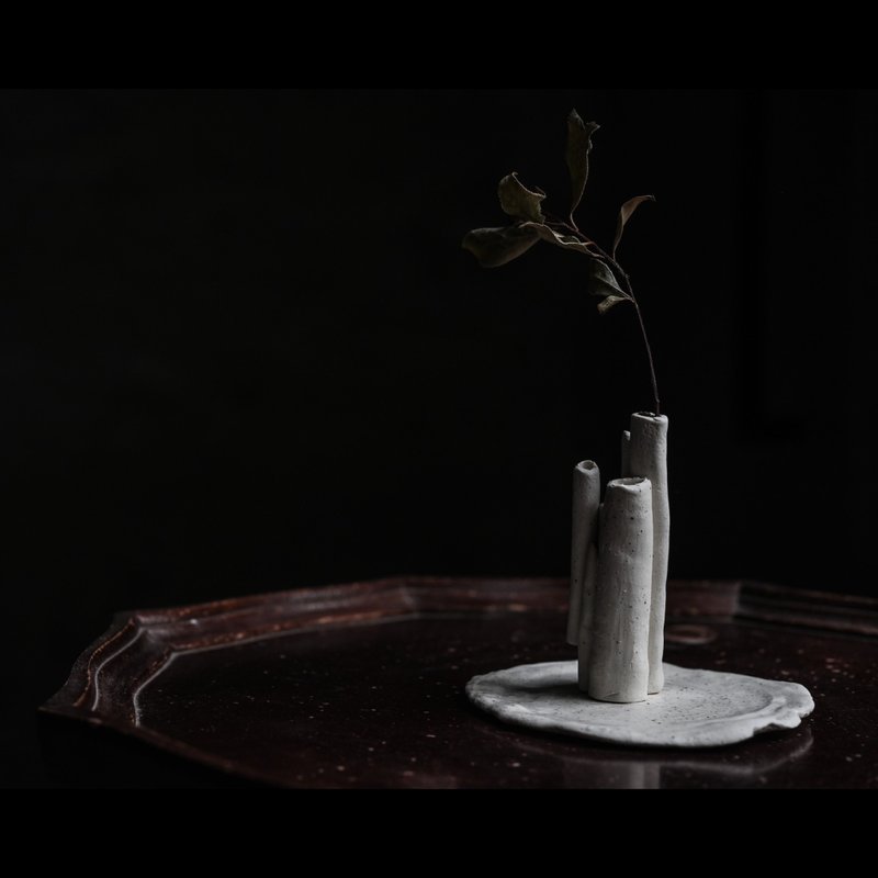 。斑點白陶無釉管子小花器 ceramic - 花瓶/花器 - 陶 白色