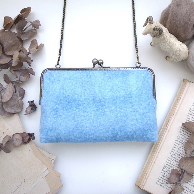 Wool Felt Zip Mouth Gold Bag I 20cm Long I Denim Blue I Mobile Phone Bag. wallet - กระเป๋าแมสเซนเจอร์ - ขนแกะ สีน้ำเงิน