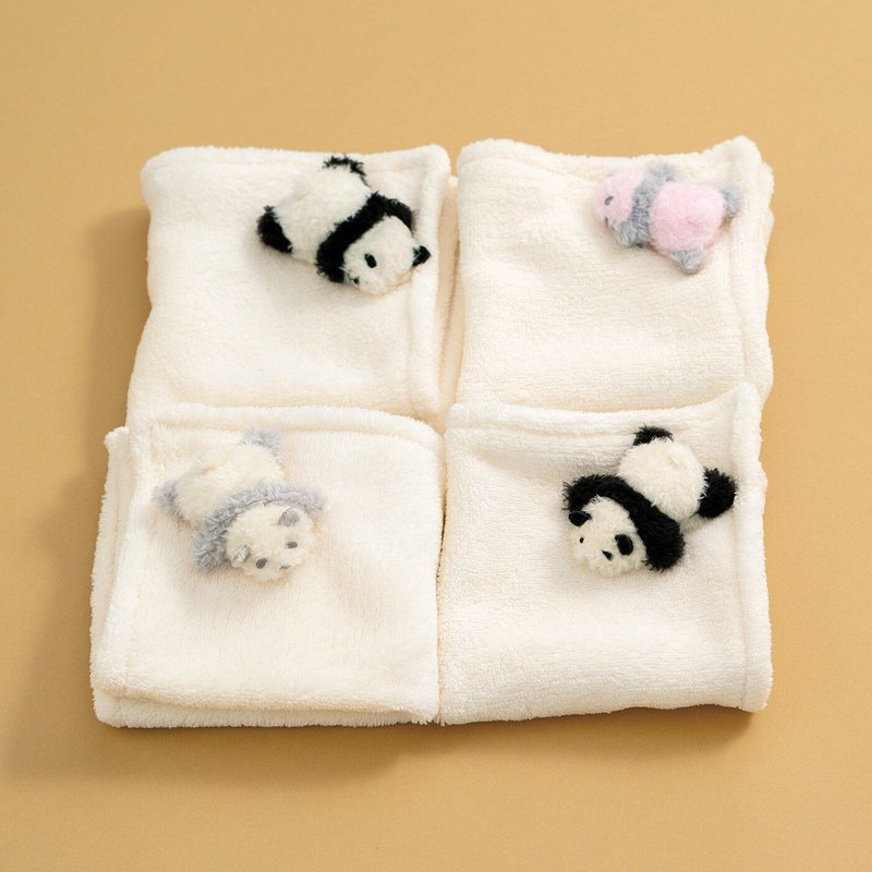 Get a New Year’s gift [YOU+MORE!] with every purchase, a baby panda-shaped handkerchief on a sleeping blanket - ผ้าเช็ดหน้า - เส้นใยสังเคราะห์ 