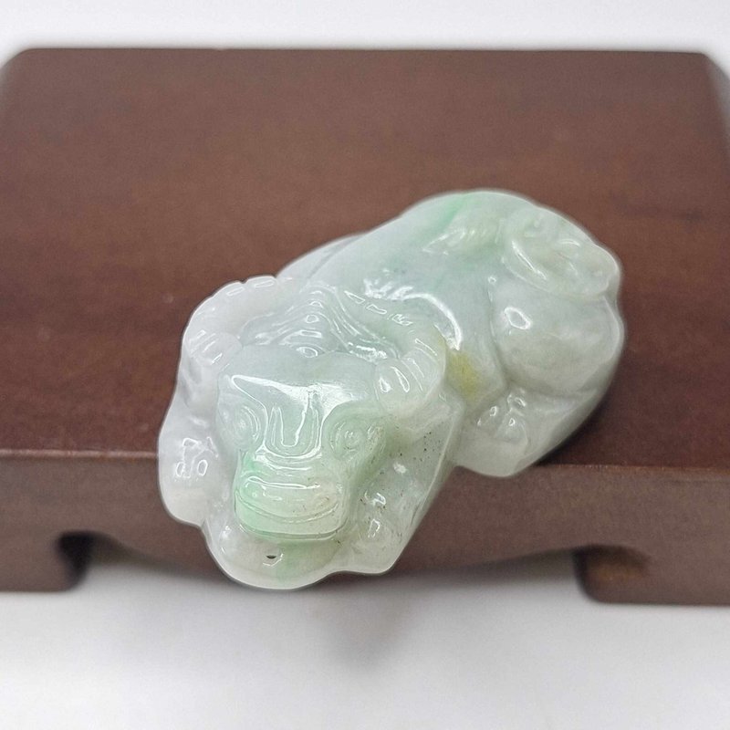 細膩紫三彩小牛 水牛 吊墜 | 天然緬甸玉A貨翡翠 - 項鍊 - 玉石 