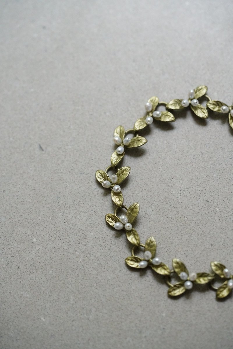 Petite Leaf Bracelet - สร้อยข้อมือ - ทองแดงทองเหลือง 