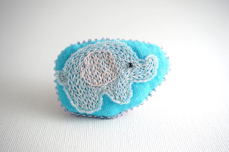| Little Elephant |  Hand-embroidered Brooch - Brooches - Thread 