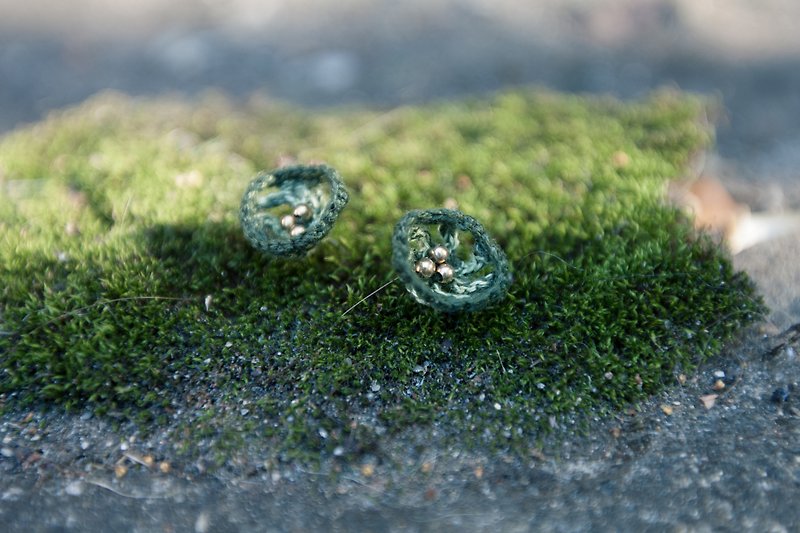 emerald green crochet earring l. - ต่างหู - ผ้าฝ้าย/ผ้าลินิน สีเขียว