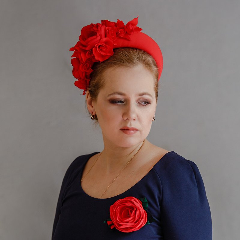 Wedding hairband for wedding guest. Red wedding fascinator. Flower headpiece