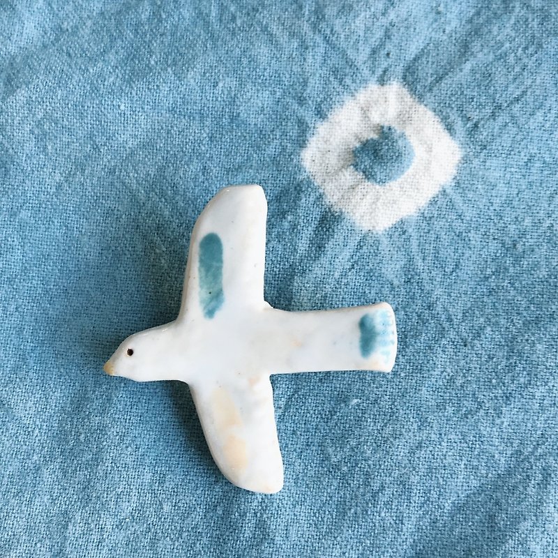 seagull 1 / ceramic brooch / handmade - 胸針 - 陶 