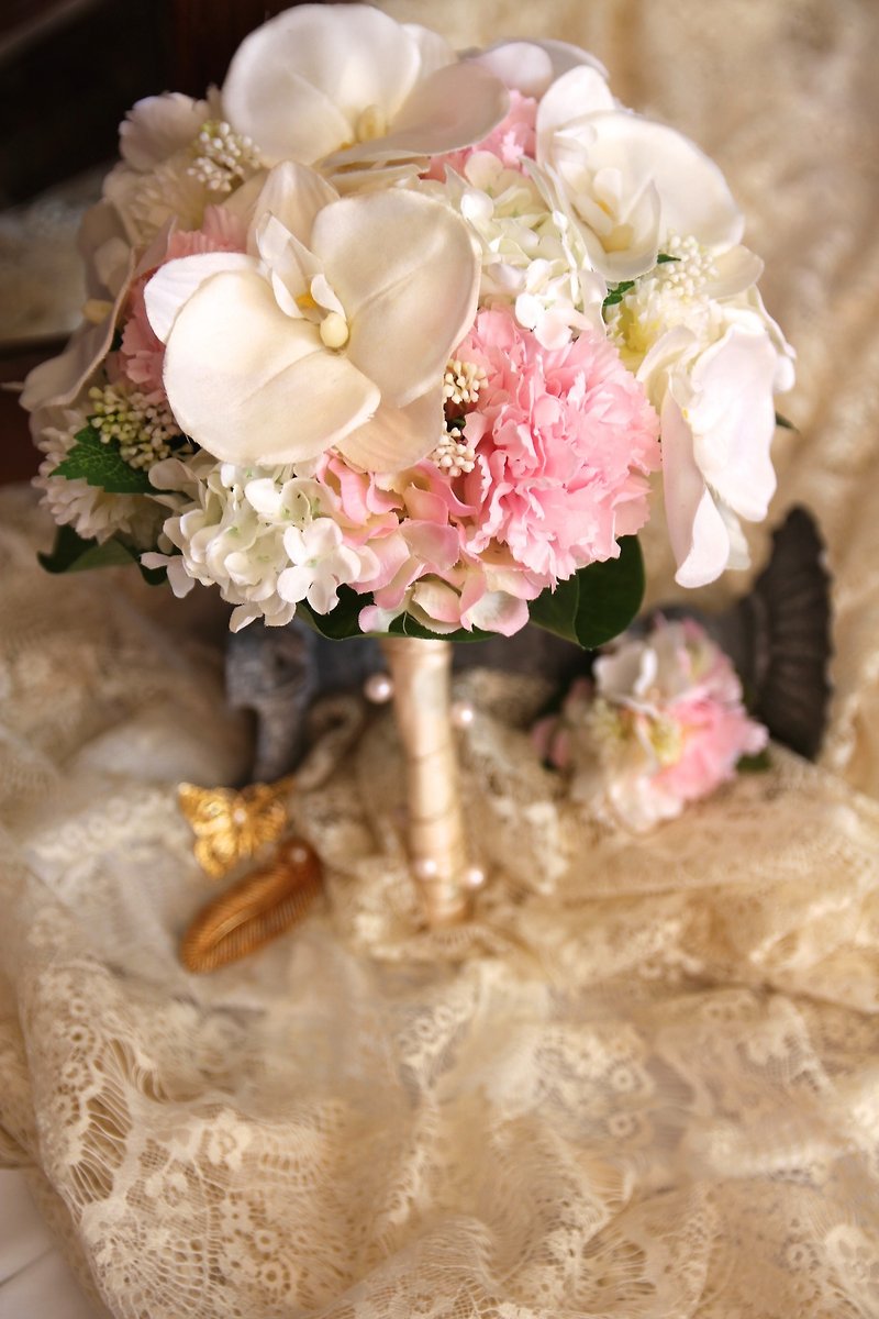 Bridal bouquets European bouquets bouquets bouquets made into bouquets wedding small objects hand holding flower bridesmaid bouquets self-help wedding dress bouquet wedding dress wedding wedding wedding bouquet pregnant women photo shoot props - Plants - Plants & Flowers Pink