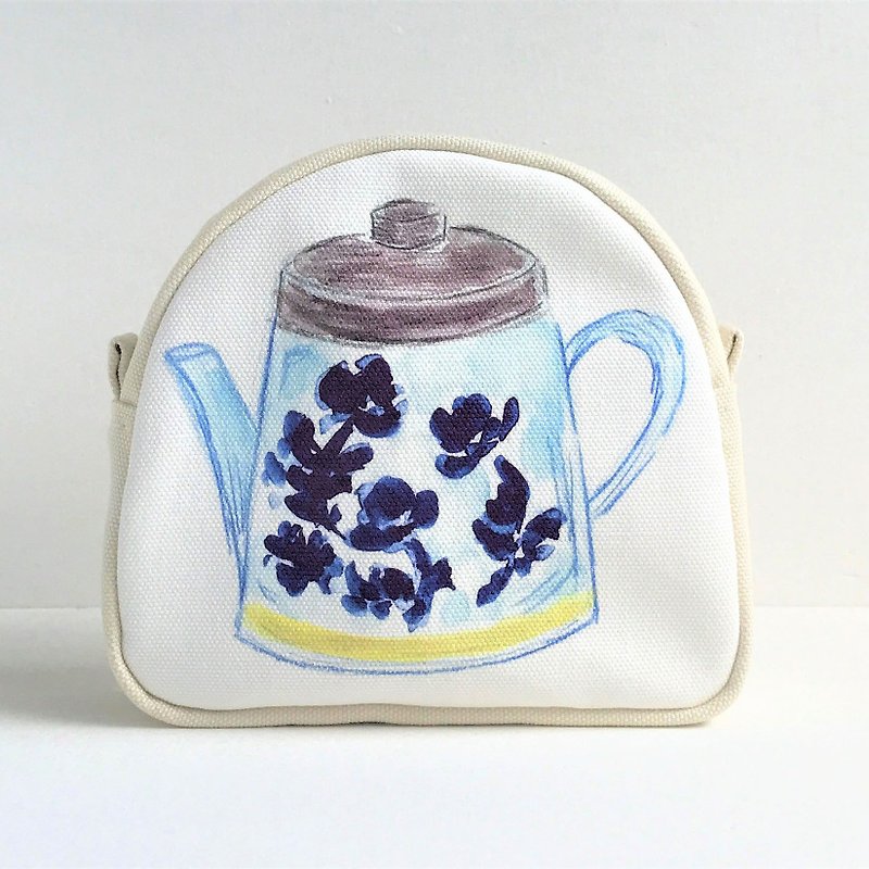 Gardener's Tea Party round pierced gusseted tea pot pattern blue - กระเป๋าเครื่องสำอาง - ผ้าฝ้าย/ผ้าลินิน สีน้ำเงิน