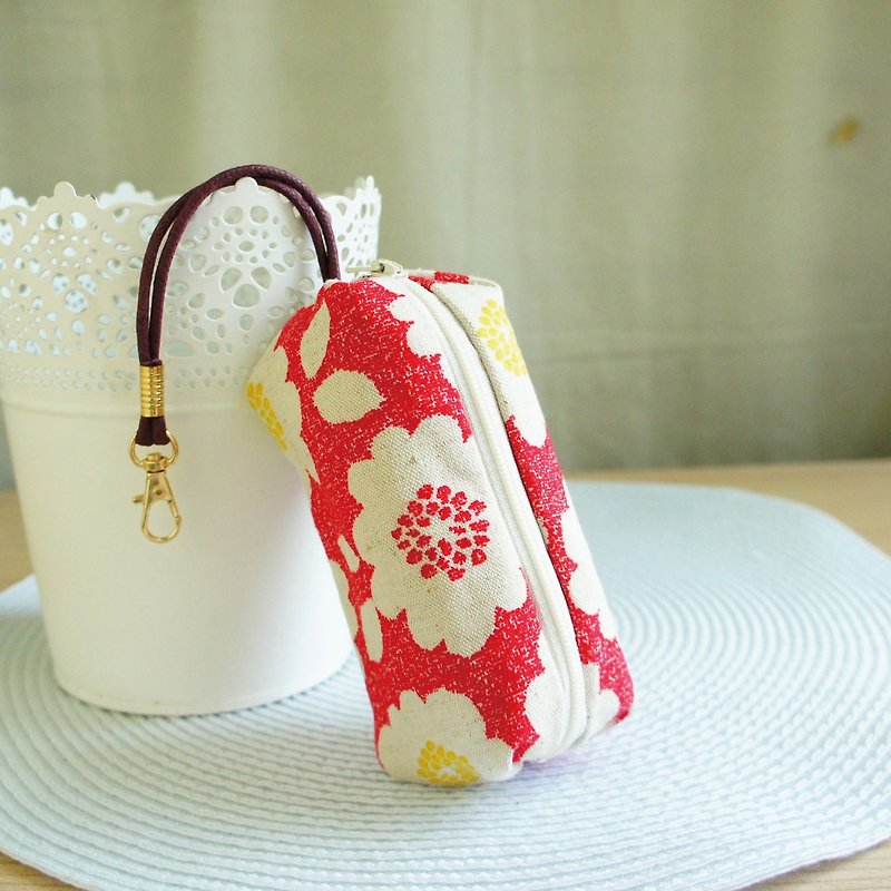 Lovely Japanese cotton Linen flower capsule zipper key cases [,] let go of about 18 red key - ที่ห้อยกุญแจ - ผ้าฝ้าย/ผ้าลินิน สีแดง