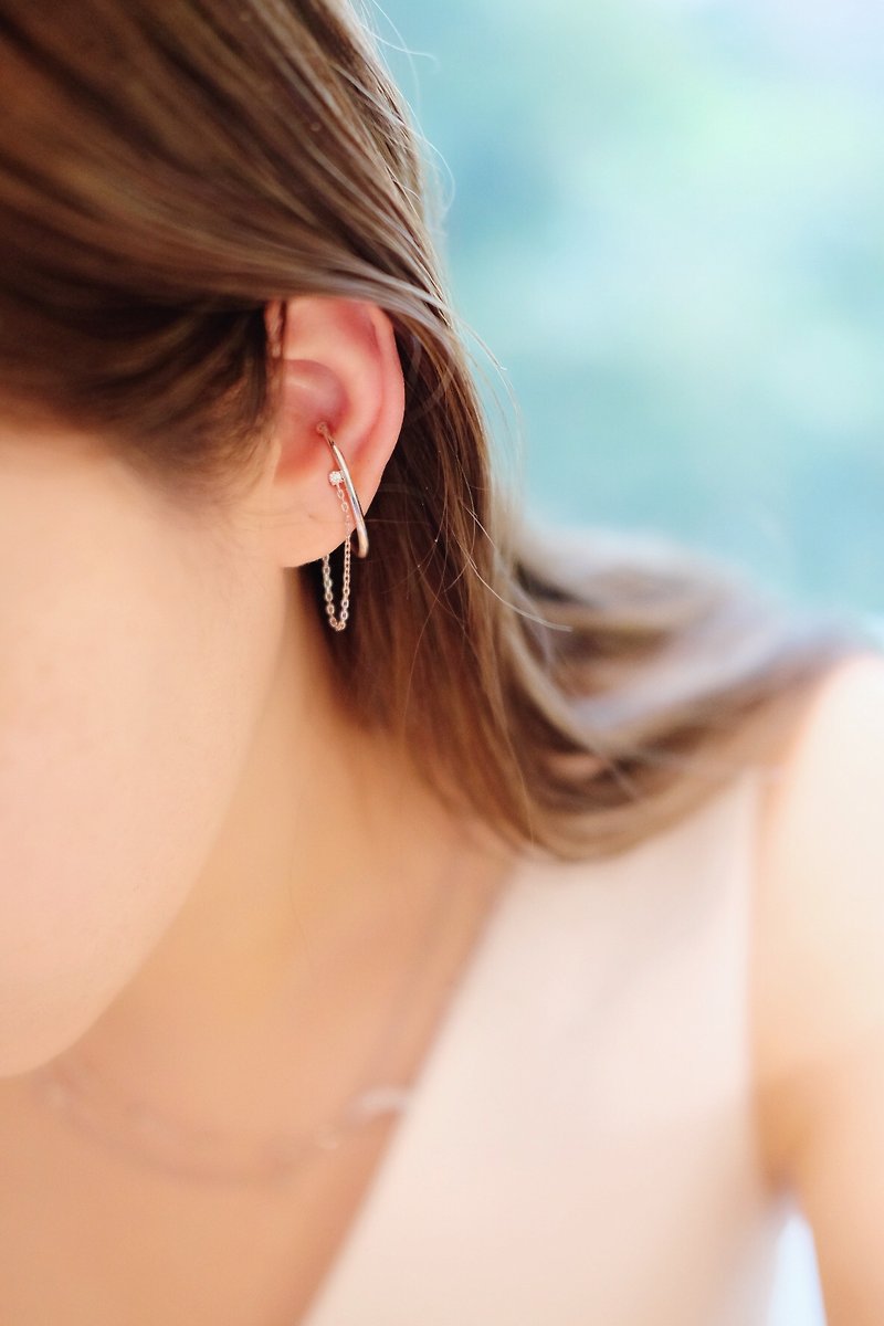 Less is more Collection Conch with chain single ear buckle - ต่างหู - เงินแท้ สีเงิน