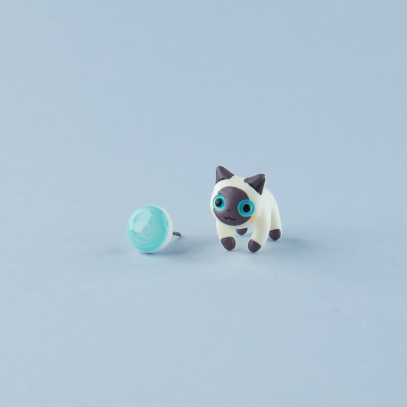 Siamese Cat - Polymer Clay Earrings, Handmade&Handpaited - 耳環/耳夾 - 黏土 卡其色