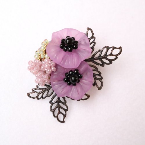 Heart Bouquet アネモネのブローチ パープル 繊細 レース 花 小振り 小さめ 小さい かわいい さりげない シードビーズ テグス編み