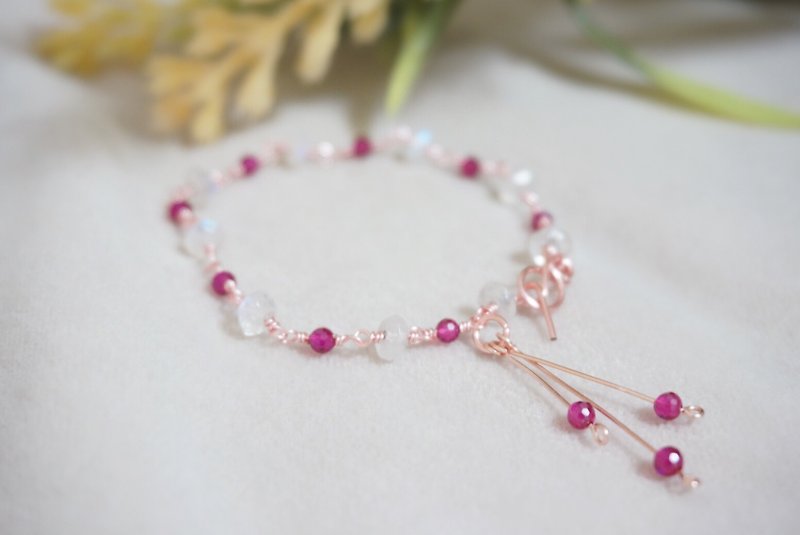 Light jewelry meticulous Moon Moonstone ruby ​​bracelet original handmade Valentine's Day - Bracelets - Gemstone Pink