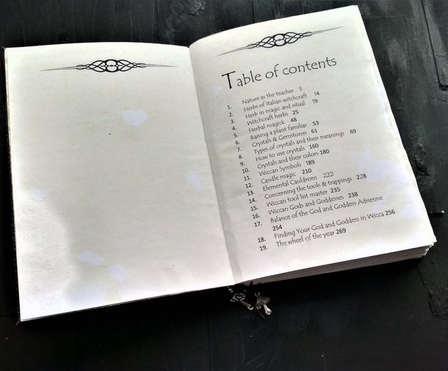 魔女の魔導書、ブック・オブ・シャドウ、ウィッカの呪文書、祭壇、実用