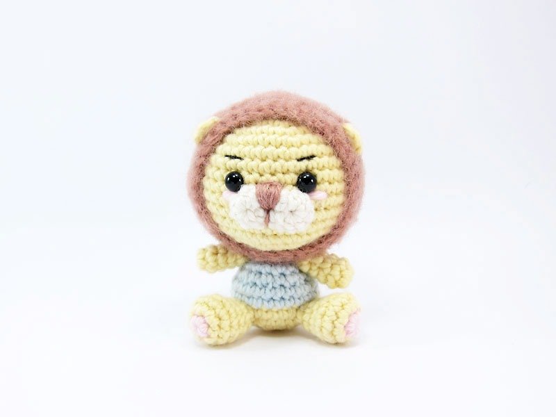 Serious lion lion pendant key ring - Keychains - Wool Yellow