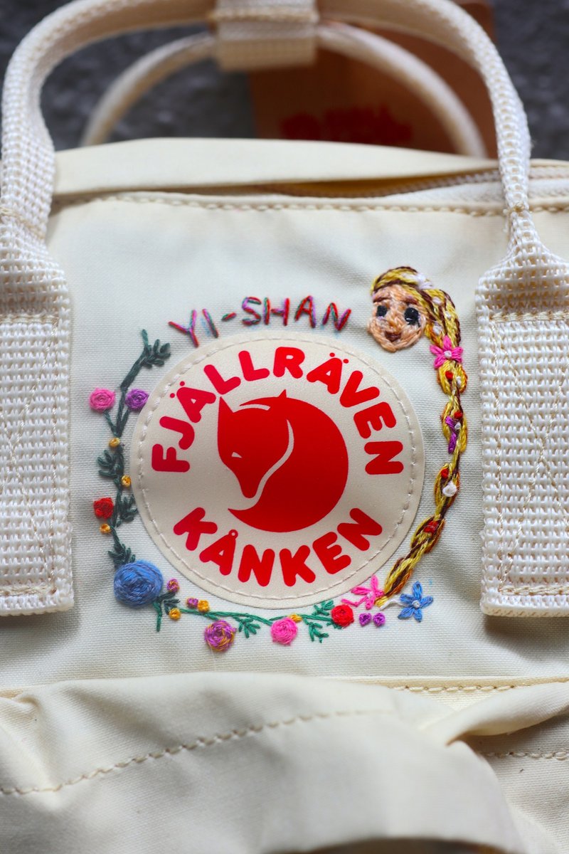 魔髮奇緣 長髮樂佩公主 Kanken sling白色款 手工刺繡訂製 - 側背包/斜背包 - 防水材質 白色