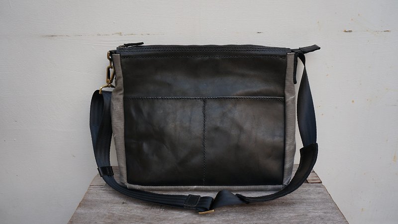 Vegetable Tanned Leather + Canvas School Bag - กระเป๋าแมสเซนเจอร์ - หนังแท้ 