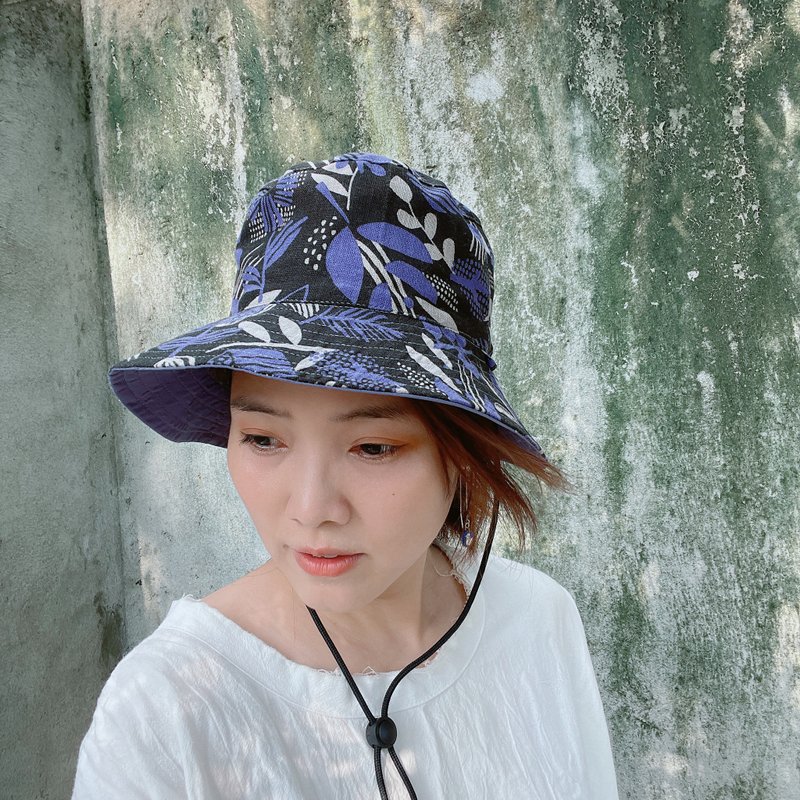 Blue Flower Double-sided Buket Hat - หมวก - ผ้าฝ้าย/ผ้าลินิน สีน้ำเงิน