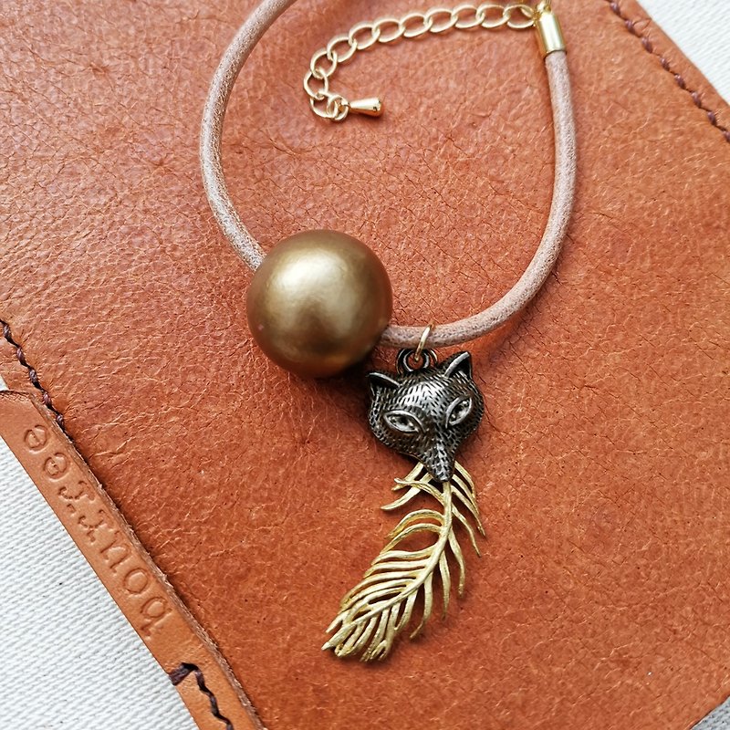 [Mother's Day Gift Box] Wind-shaped Leather Bracelet Fox Feather - Bracelets - Copper & Brass Gold