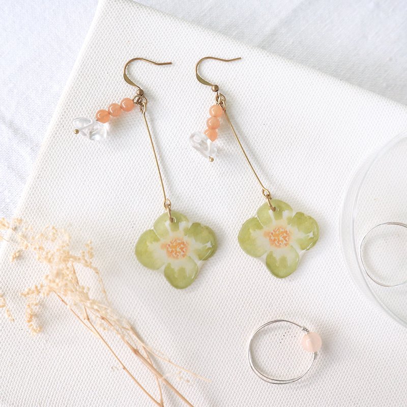 Flower collection album handmade earrings - grassland dance crystal Nao red Dongling can be clipped - Earrings & Clip-ons - Resin Green