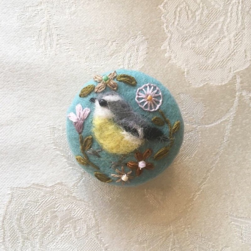 brooch of Grey Wagtail - Brooches - Wool Blue
