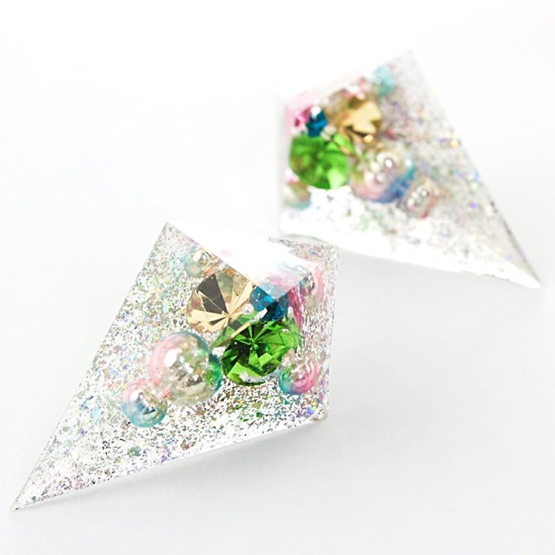 Sharp pyramid earrings (Illuminations) - ต่างหู - วัสดุอื่นๆ หลากหลายสี