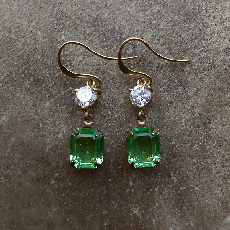 Olive green antique glass CZ earrings - ต่างหู - เครื่องเพชรพลอย 