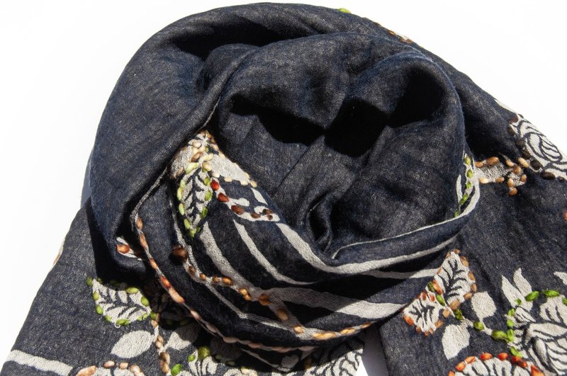 喀什米爾Cashmere/水煮羊毛披肩/針織圍巾/刺繡圍巾/羊絨披巾-花 - 圍巾/披肩 - 羊毛 多色