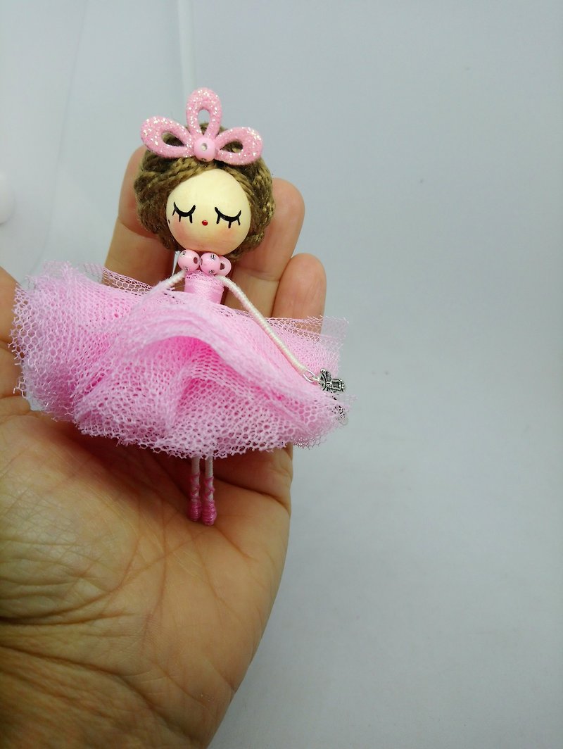 Ballerina Brooch doll - 胸針 - 木頭 粉紅色