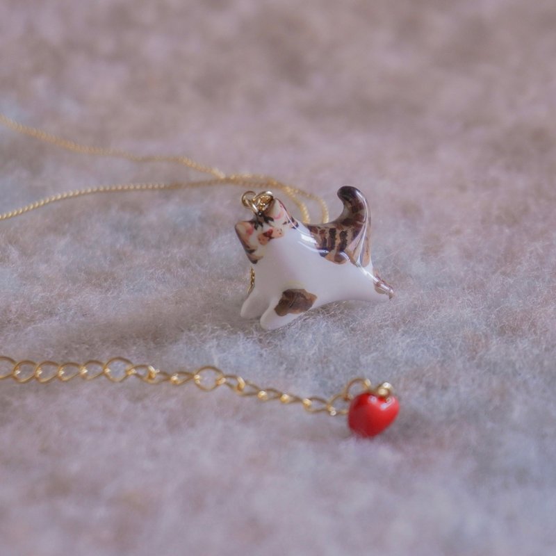 TeaTime Afternoon Tea Brown Pattern Kitten and Red Heart Necklace - สร้อยคอ - ดินเหนียว 