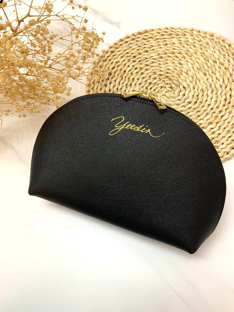 【化妝包】客製化 手提包 刻字 定制 真皮十字紋 燙金 定制 - 化妝包/收納袋 - 其他材質 黑色