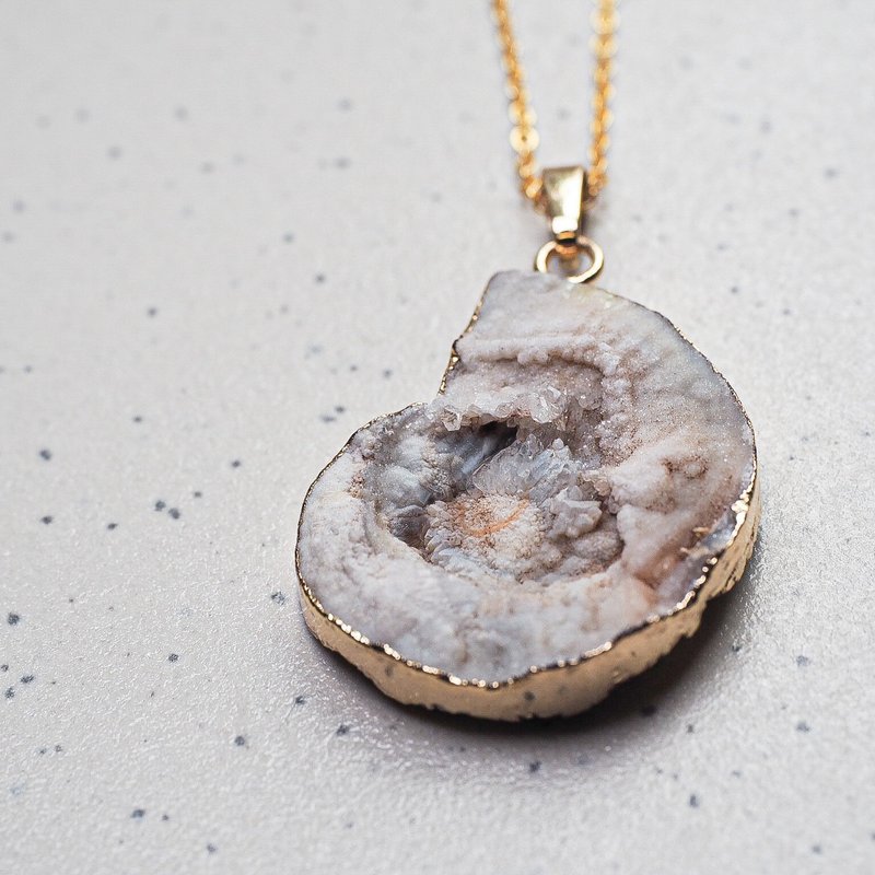 Agate raw stone Necklace - สร้อยคอยาว - เครื่องเพชรพลอย หลากหลายสี