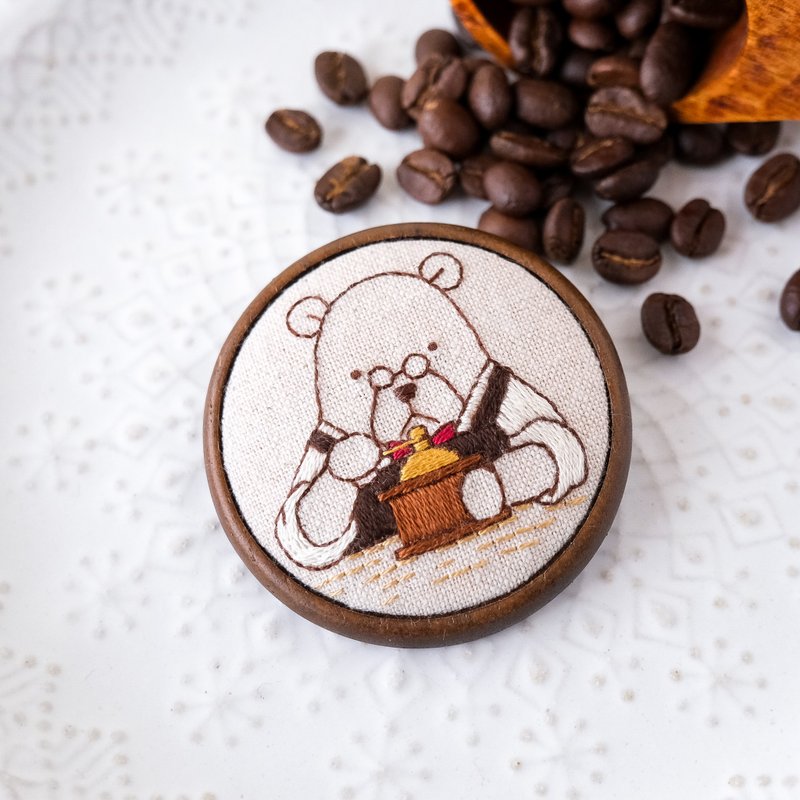 Cafe master's embroidery brooch/coffee mill - เข็มกลัด - งานปัก สีนำ้ตาล