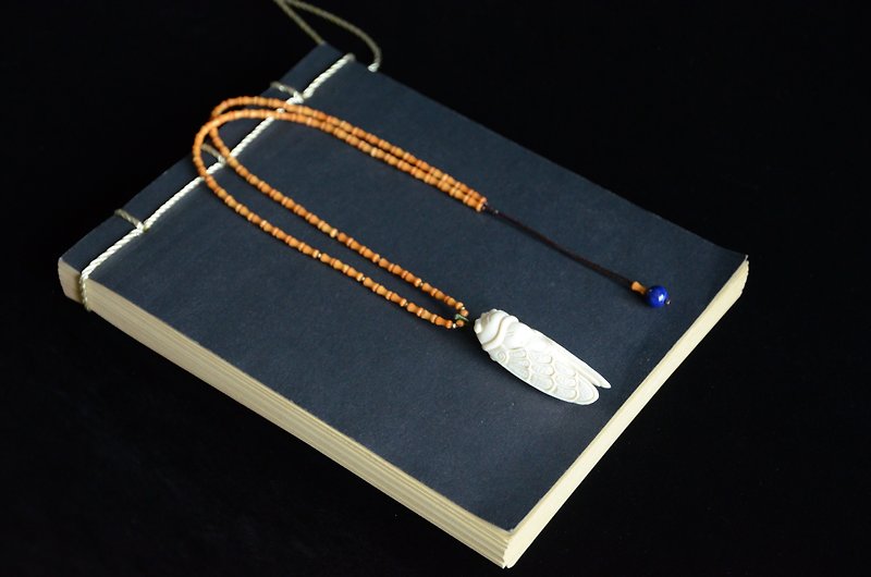 [蝉] Mammoth ivory carving traditional 蝉 simple literary necklace - Necklaces - Gemstone White