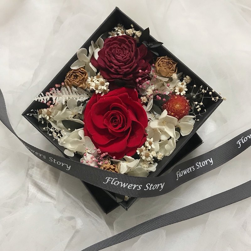Preserved Rose Box - Intense Love - ช่อดอกไม้แห้ง - พืช/ดอกไม้ สีแดง