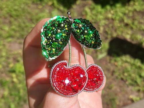 アクセサリー takanadaisuke Red cherry brooch takanadaisuke Red cherry brooch