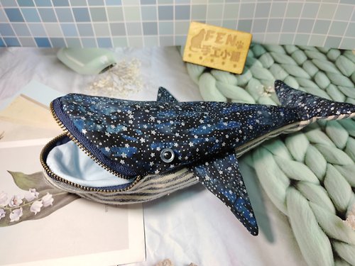 FEN手工小鋪 海洋生物袋物系列-手作海洋風美國布星空點點鯨魚款筆袋-鯨魚筆袋