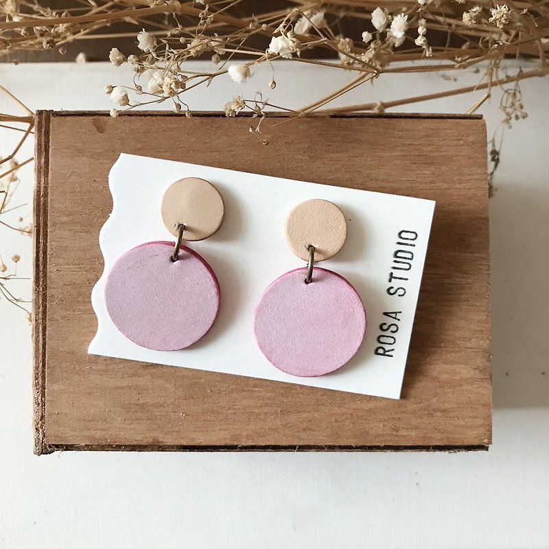 Leather earrings│Earring type│Diauan No. 2 works_Original leather with cherry blossom powder - Earrings & Clip-ons - Genuine Leather Blue