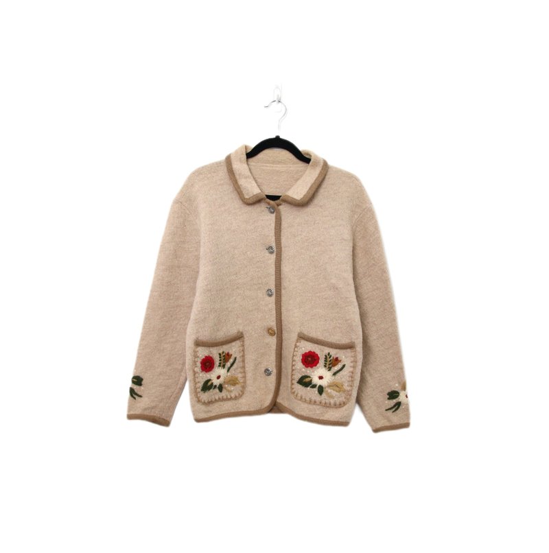 Back to Green-毛料開襟外套 日系卡其口袋 刺繡花朵W-04/vintage - 女毛衣/針織衫 - 聚酯纖維 