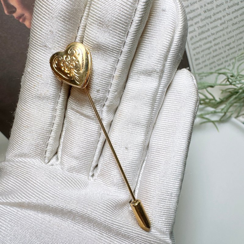 【西洋古董飾品】可打開放相片 愛心雕花 帽針 別針 胸章 胸針 - 徽章/別針 - 貴金屬 金色