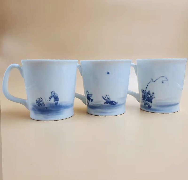 Picking up gold and blue and white want to enjoy the mug - Mugs - Porcelain White