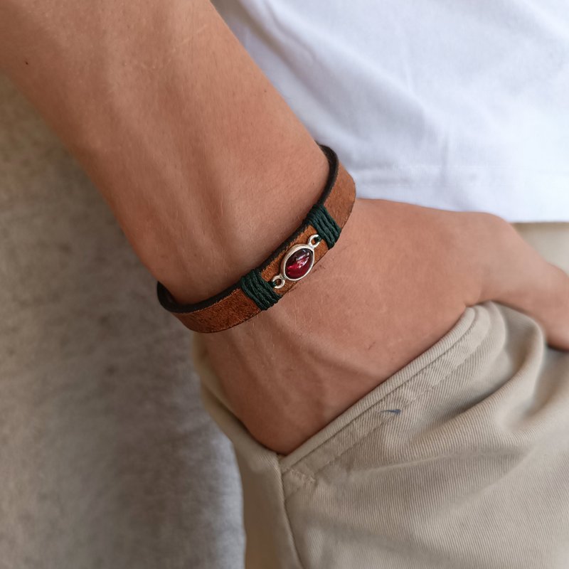 Protection Amulet Bracelet, Minimal Red Garnet Leather Wrap Bracelet, Silver 925 - 手鍊/手環 - 真皮 咖啡色