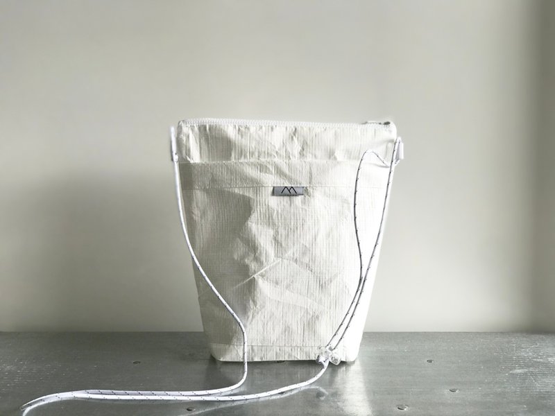 其他人造纖維 側背包/斜背包 白色 - Ultra-lightweight and water-repellent With wide gusset / Polyethylene sacoche / white