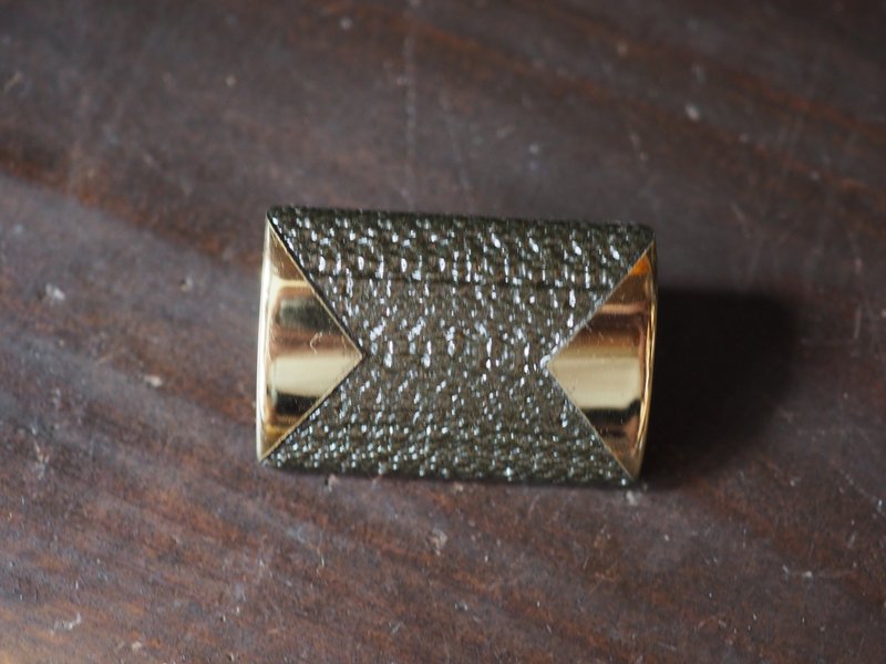 裏穴 24×35mm メタルボタン1個 - 其他 - 其他材質 金色