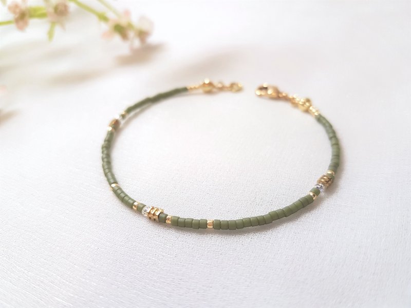 Yamashiro‧ Bronze Crystal Olive Green Beaded Bracelet - สร้อยข้อมือ - ทองแดงทองเหลือง สีเขียว